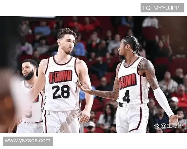 戈登与汤普森对决分析谁能在赛场上更胜一筹的精彩较量